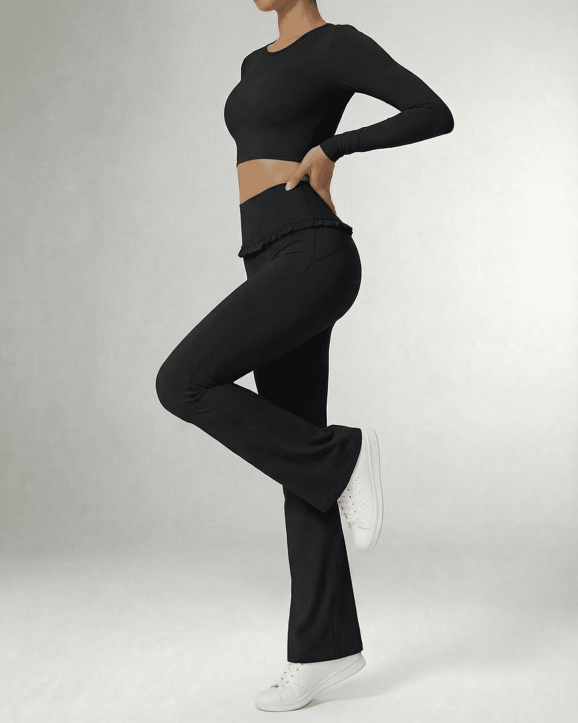 Luna Leggings – Silver leggings, close-up detail by Slimona
