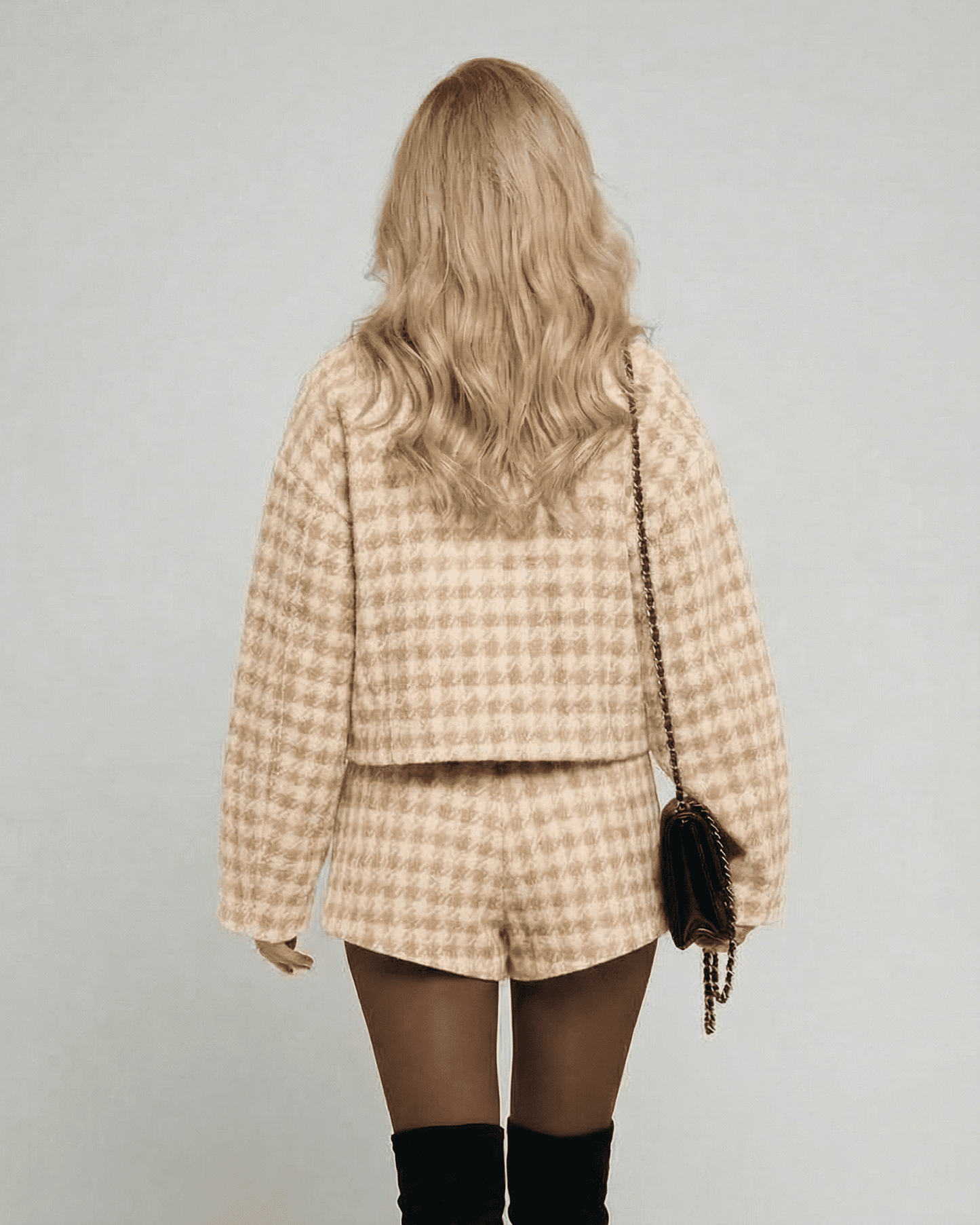 Back view of a model wearing the Milano Set by Slimona, showcasing an elegant two-piece set with tailored shorts.