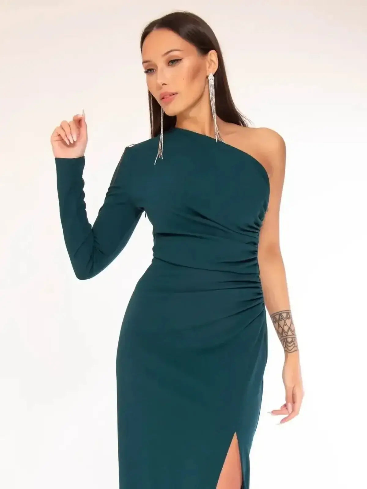 One-shoulder emerald green maxi dress with side slit, perfect for formal events and weddings.