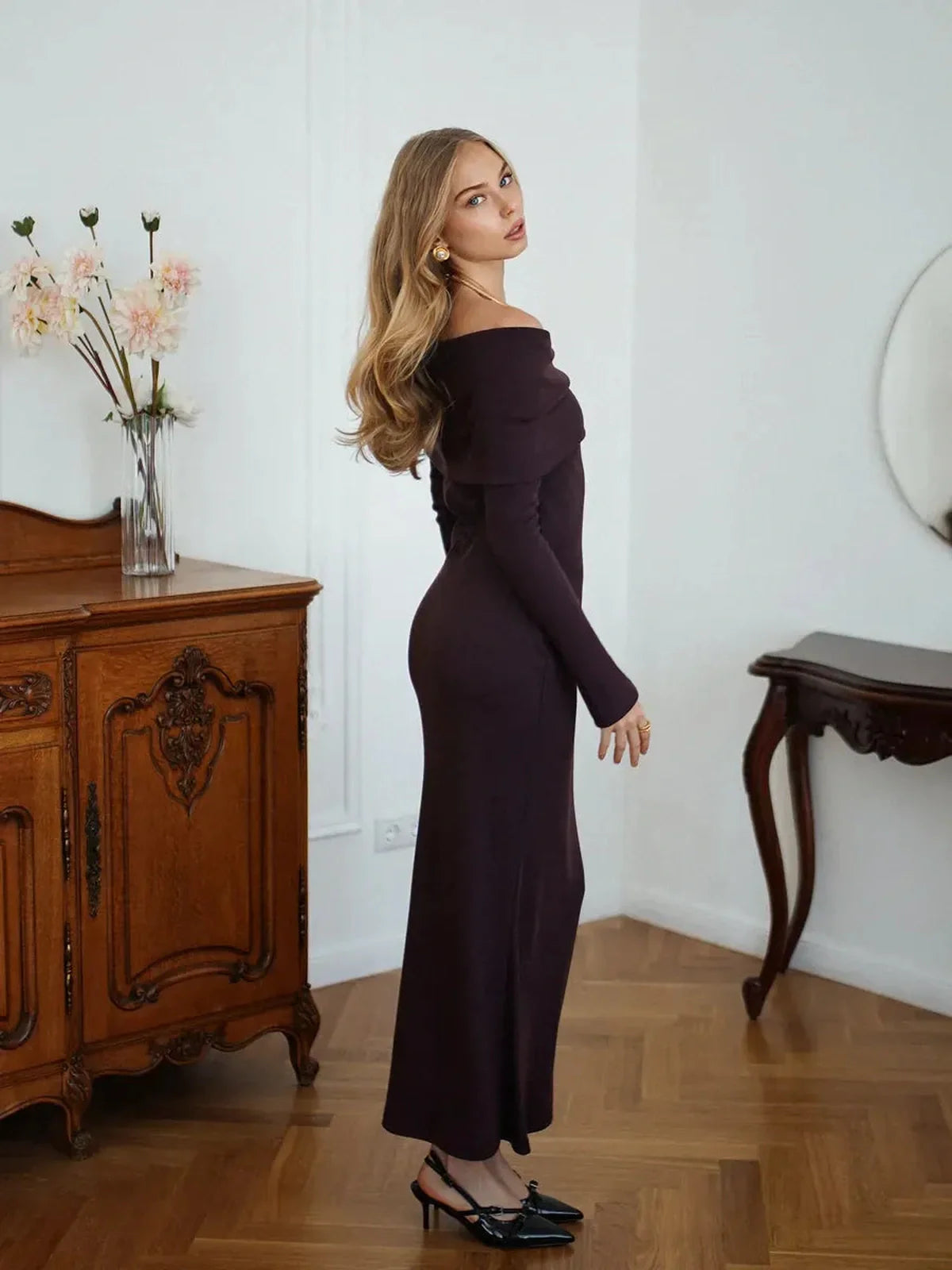 Elegance Maxi Dress in deep purple showcasing an off-shoulder silhouette, perfect for formal occasions and weddings.