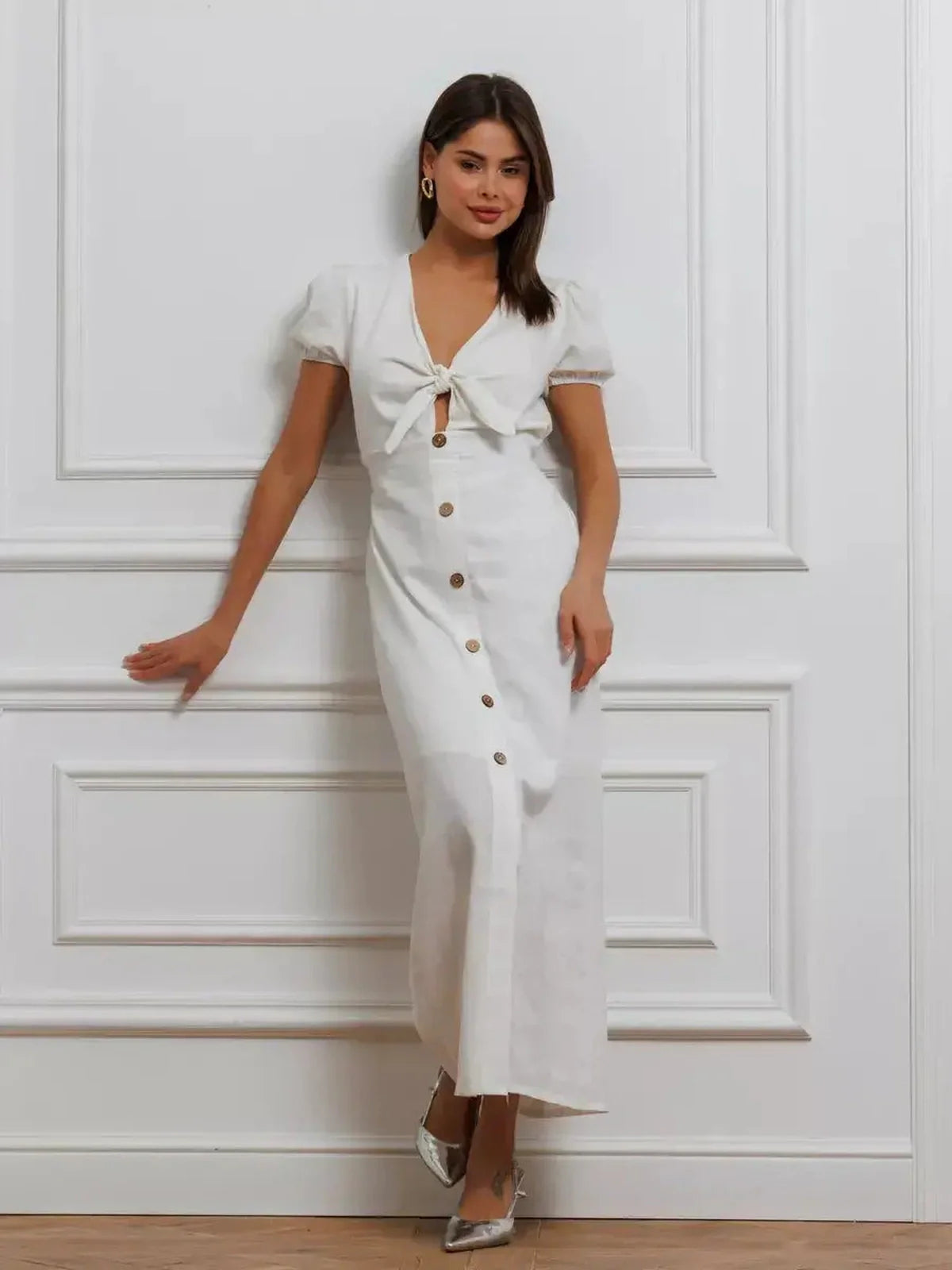 Maxi Dress Pearl Whisper featuring a tie-front, puff sleeves, and button-down skirt, perfect for summer and weddings.