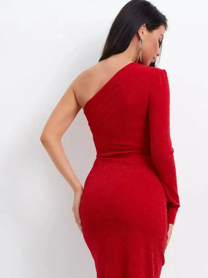 Back view of the red Maxi Dress Radiance Curve featuring one-shoulder design and figure-flattering fit.