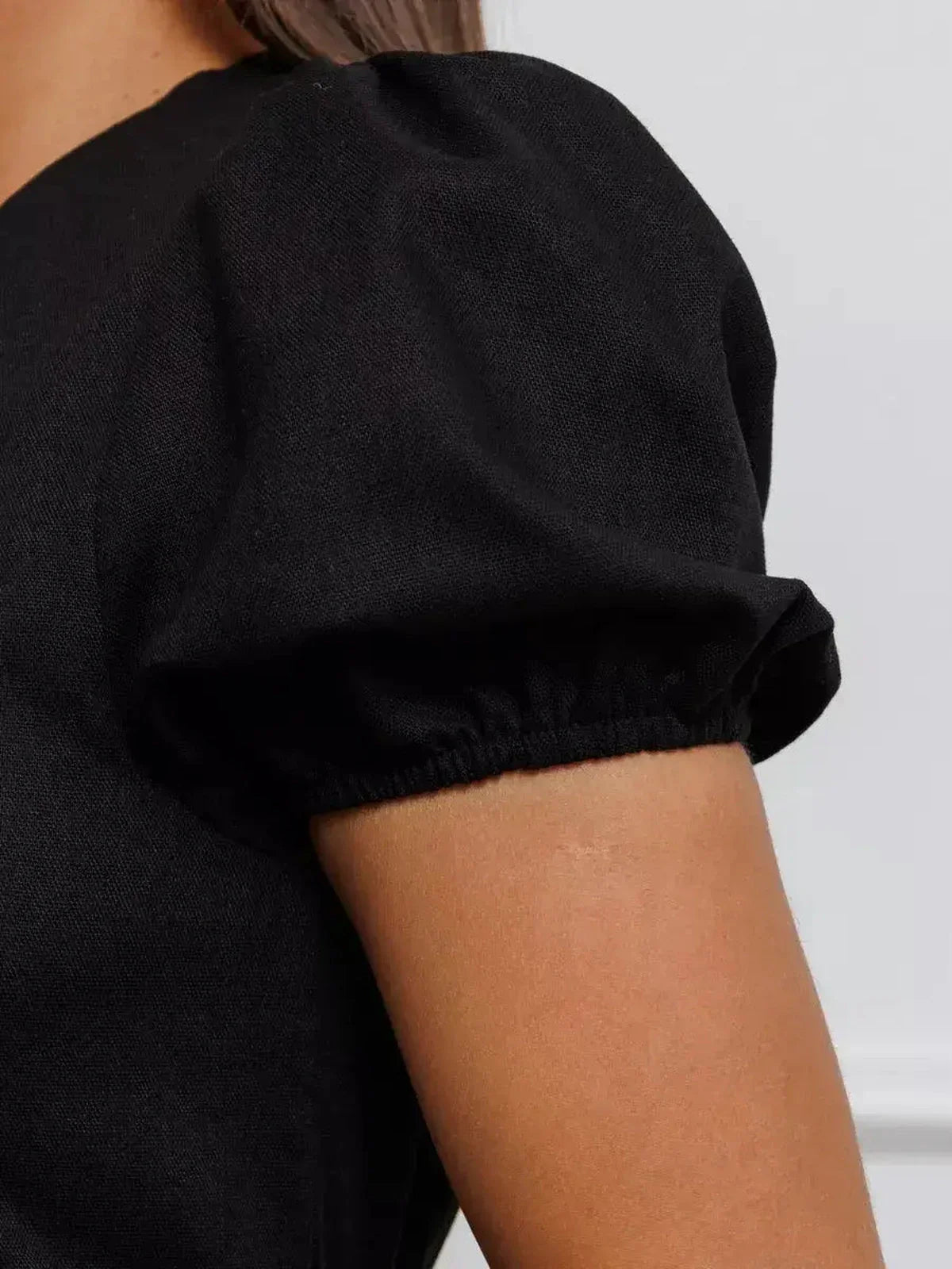 Close-up of puff sleeve detail on the elegant black Maxi Dress Noir Belle, showcasing its sophisticated design and texture.