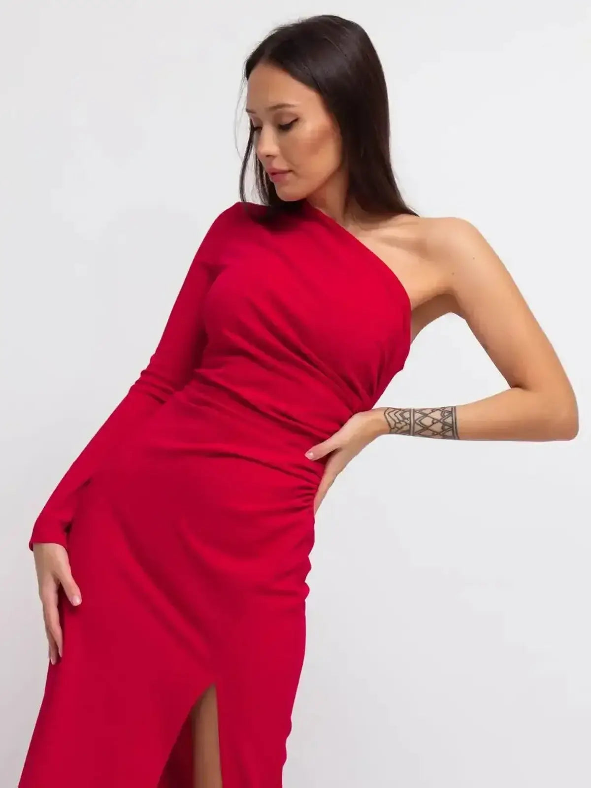 Maxi Dress Radiance - elegant one-shoulder red dress with a thigh-high slit, perfect for weddings and formal occasions.