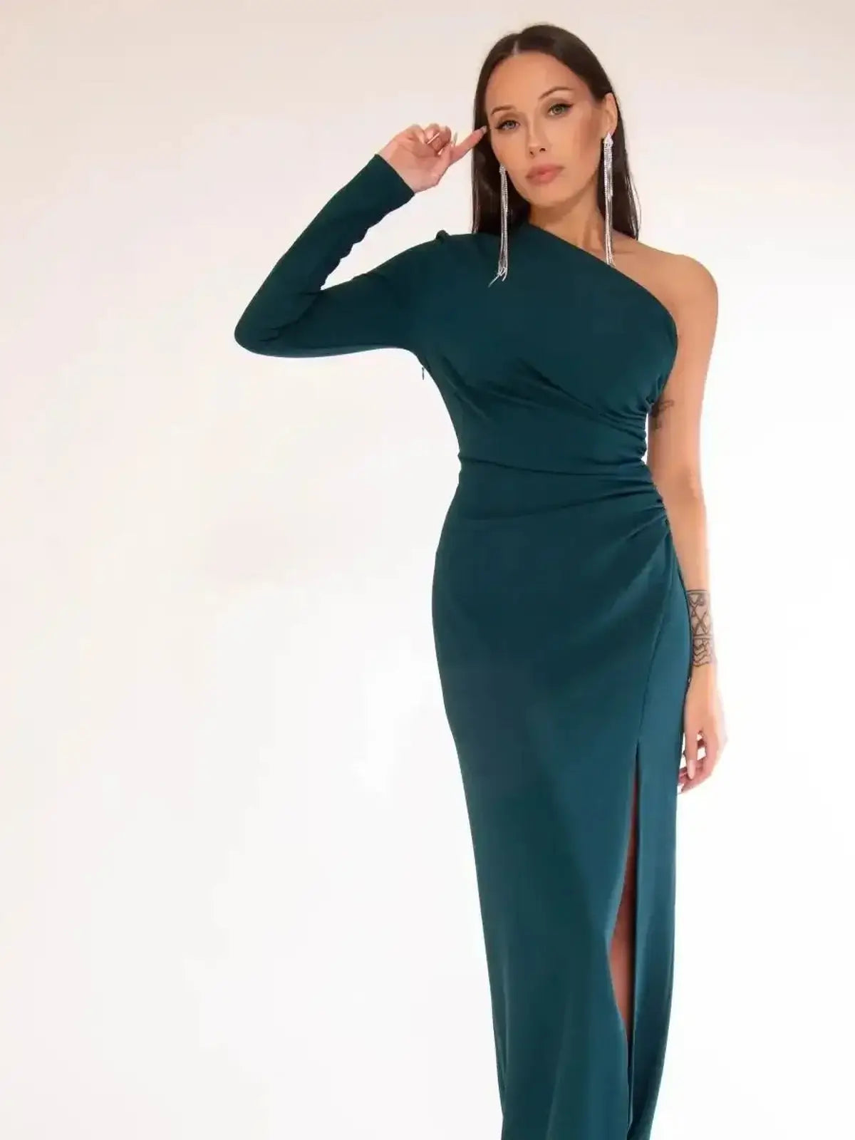 Maxi Dress Obsidian featuring a one-shoulder design with a high leg slit, perfect for formal occasions and weddings.