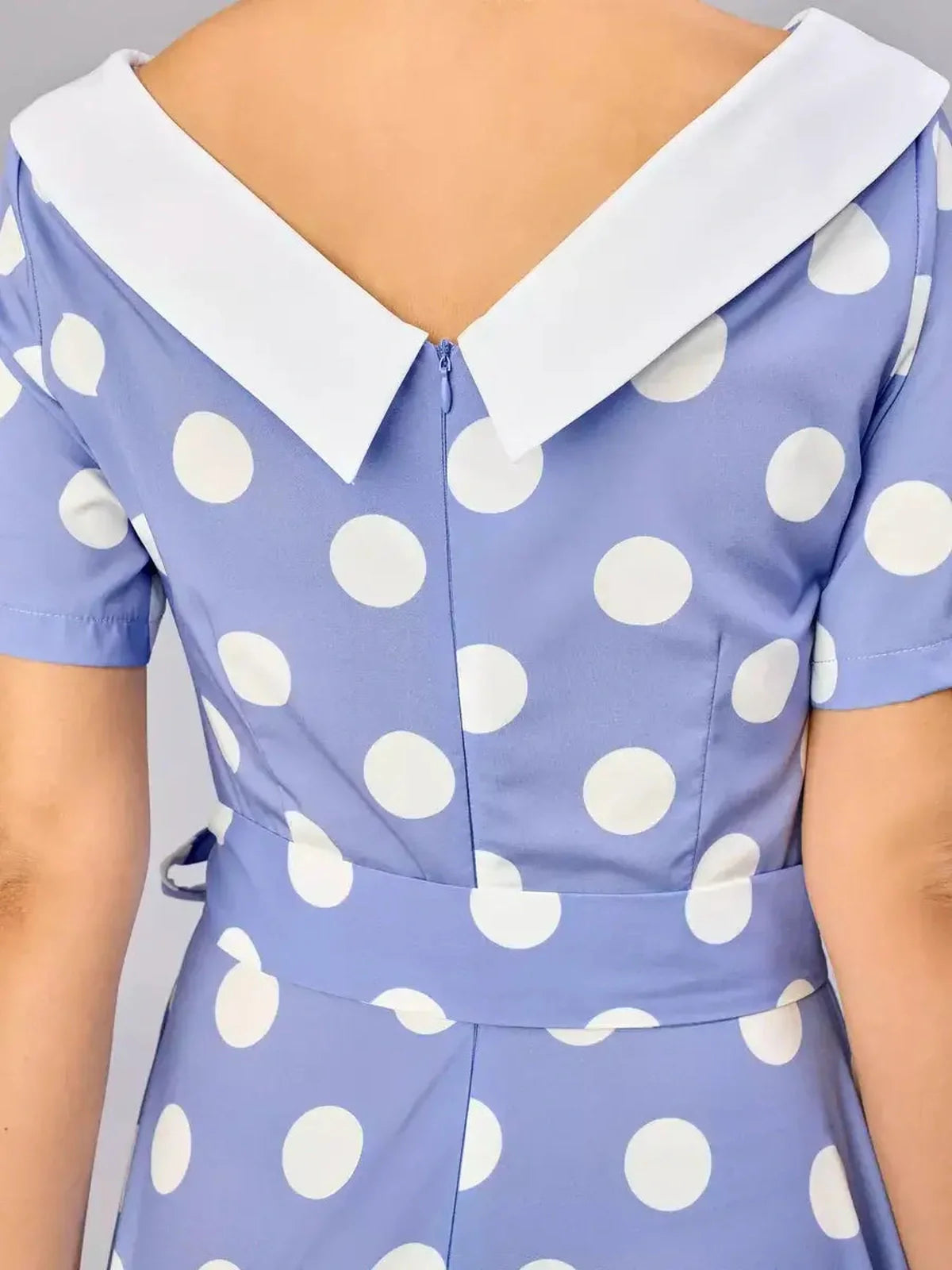 Back view of the Midi Dress Riviera Charm displaying a vintage polka-dot design and contrasting collar.
