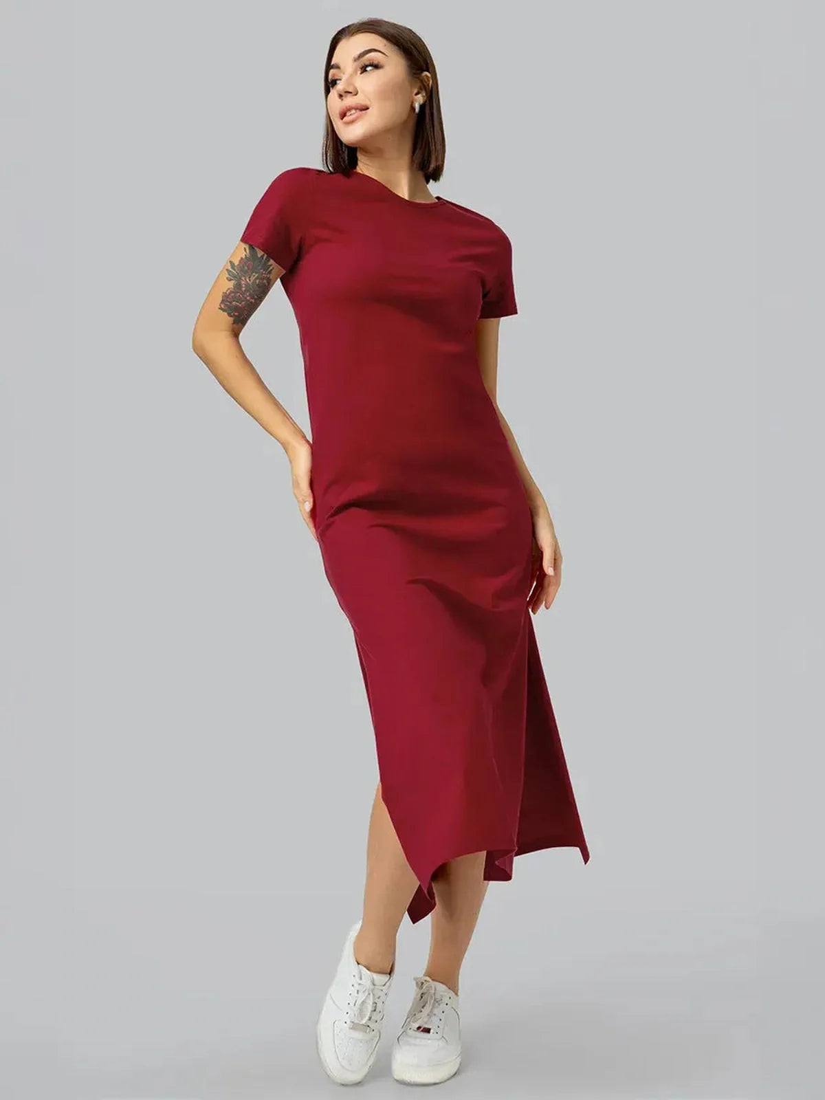 Modern red midi dress featuring a relaxed fit, short sleeves, and a flattering silhouette, perfect for summer styling.