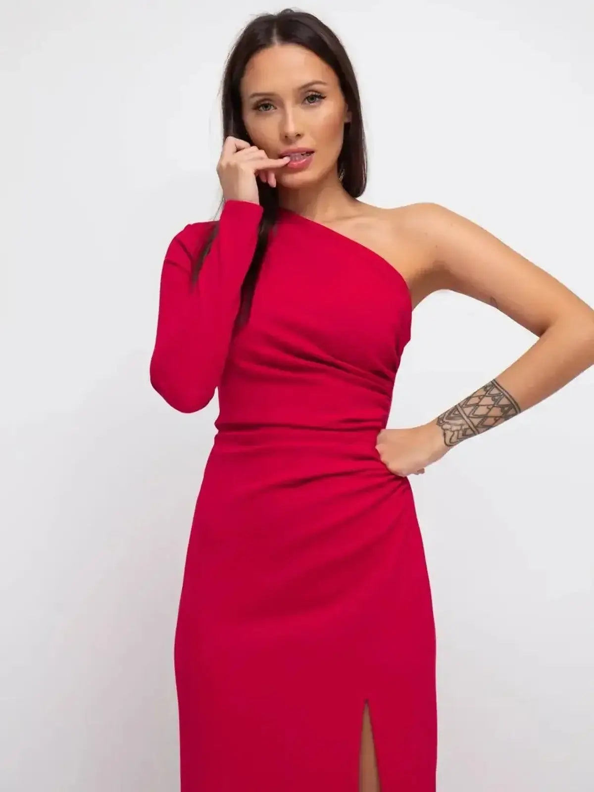 One-shoulder Maxi Dress Radiance in deep red with thigh-high slit, showcasing modern glamour and elegant sophistication.