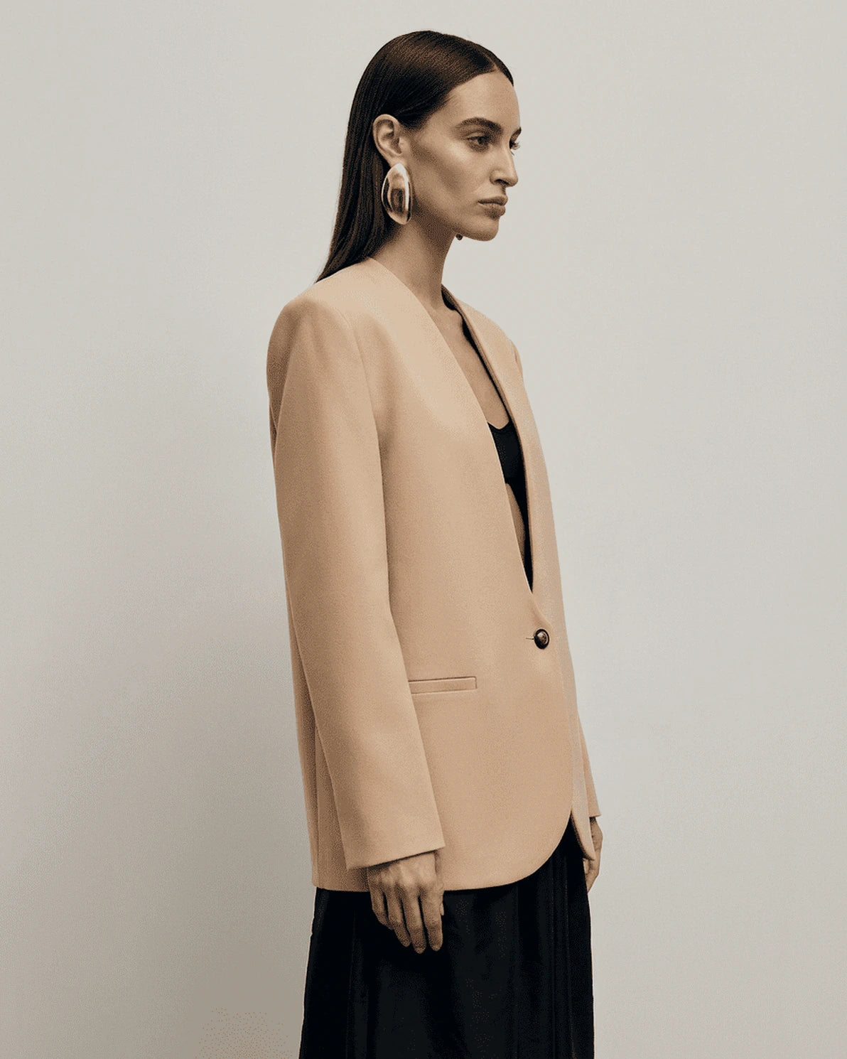 Savona Blazer – Beige blazer, back view by Slimona