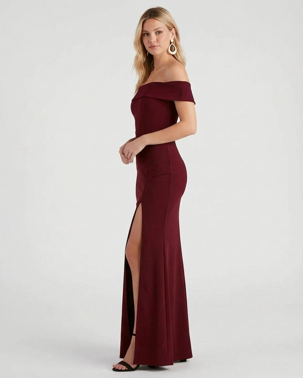 Kate Maxi Dress – Knit Round Neck maxi dress, detail view by Slimona