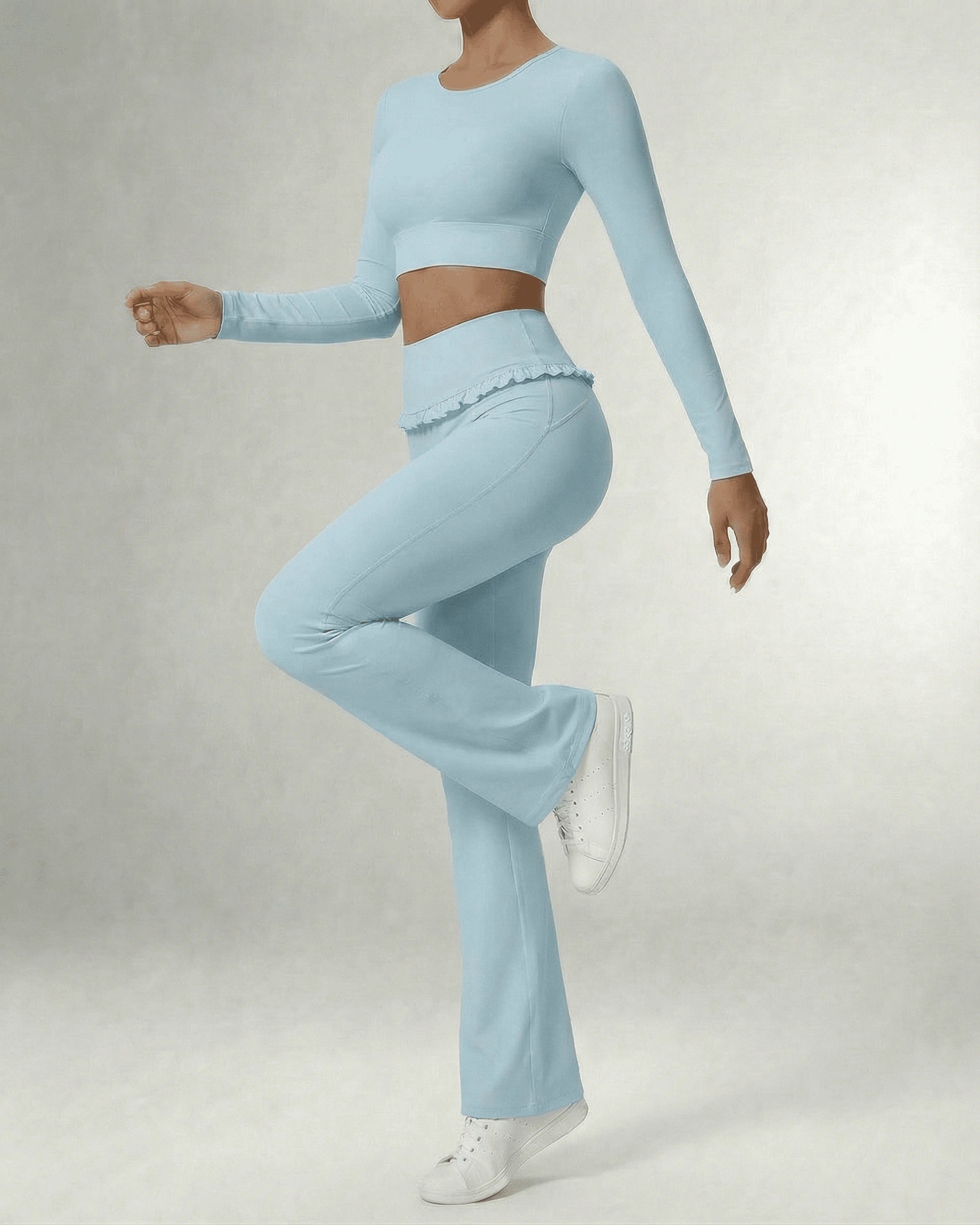 Celeste Leggings Blue – Blue leggings, model wearing by Slimona