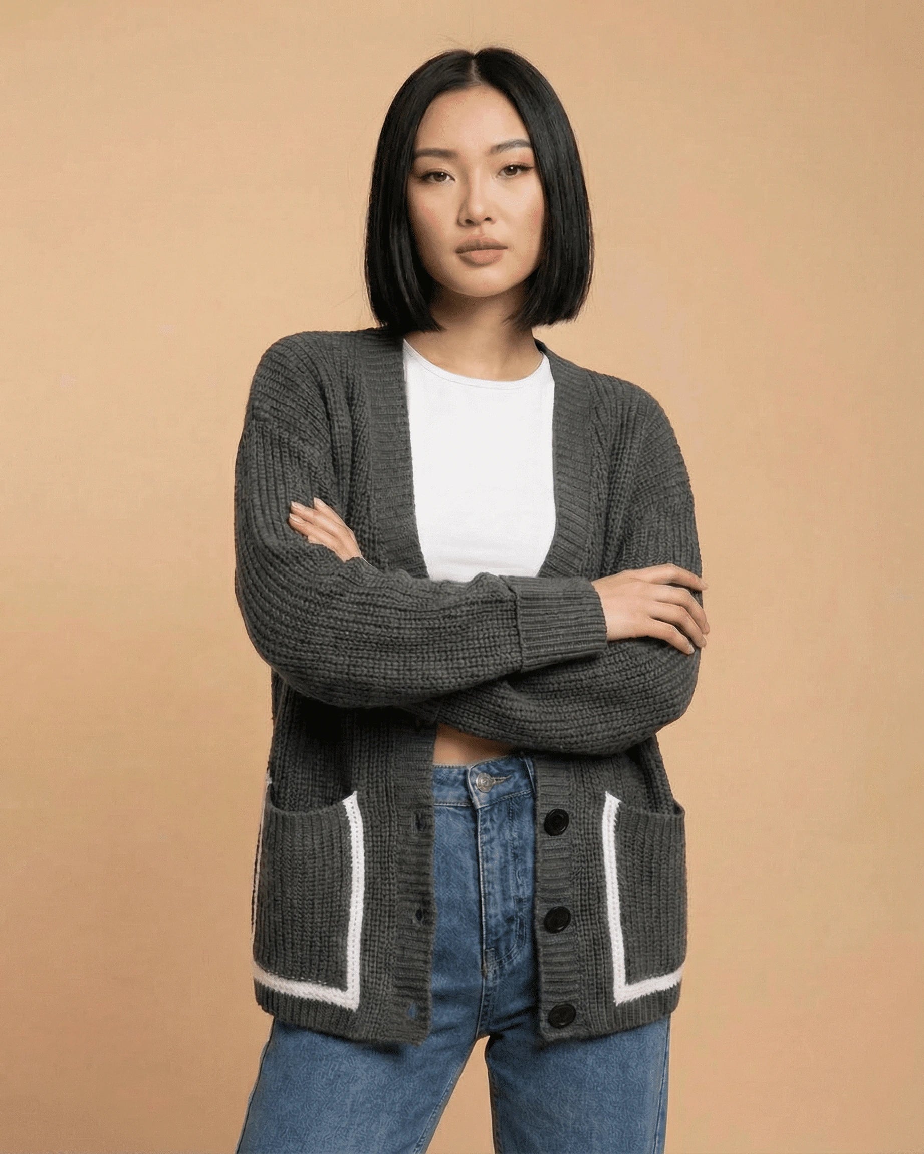 Linden Cardigan – Red Cotton cardigan, model wearing by Slimona