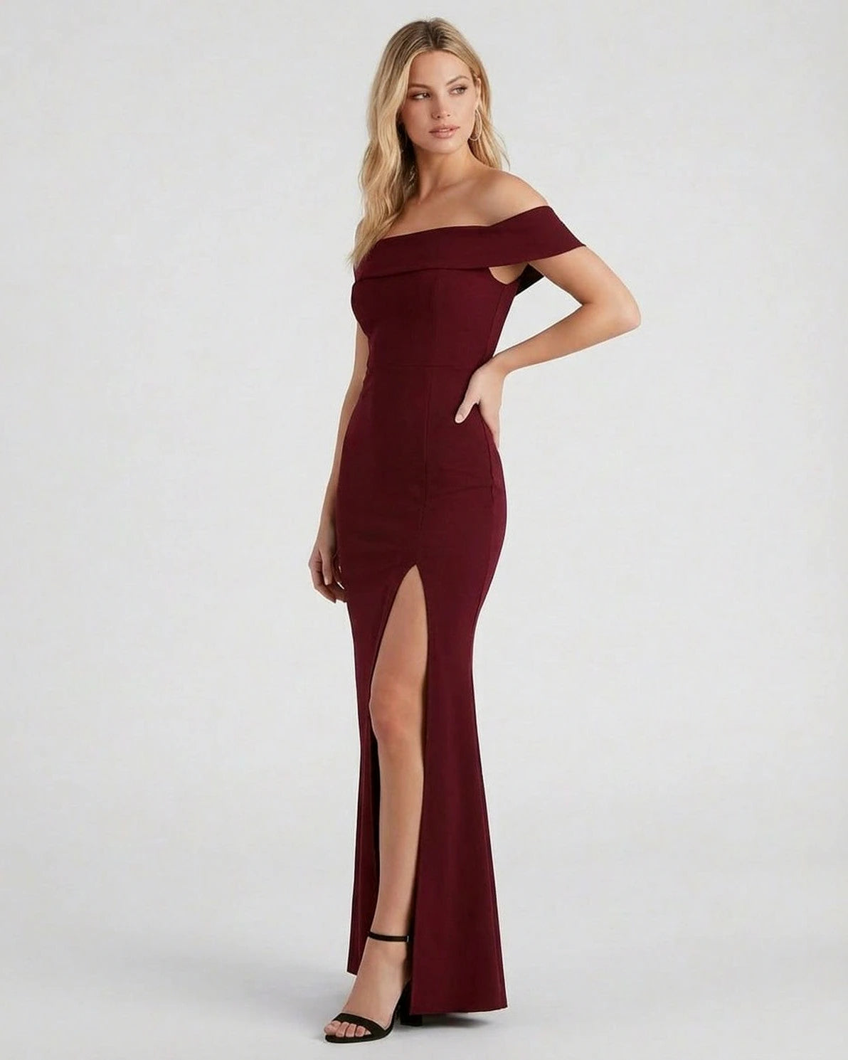 Kate Maxi Dress – Knit Round Neck maxi dress, close-up detail by Slimona