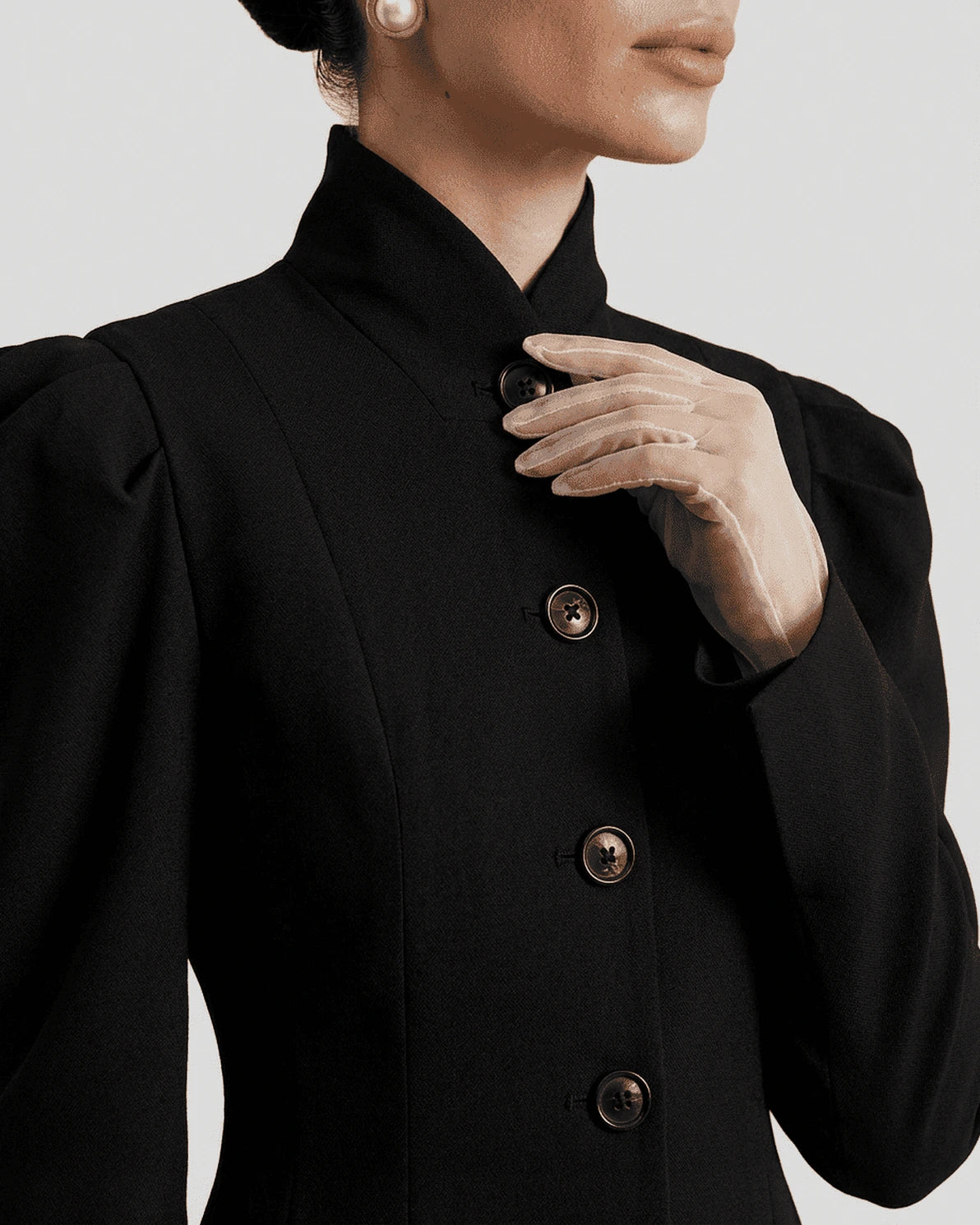 Noiré Blazer – Black blazer, close-up detail by Slimona