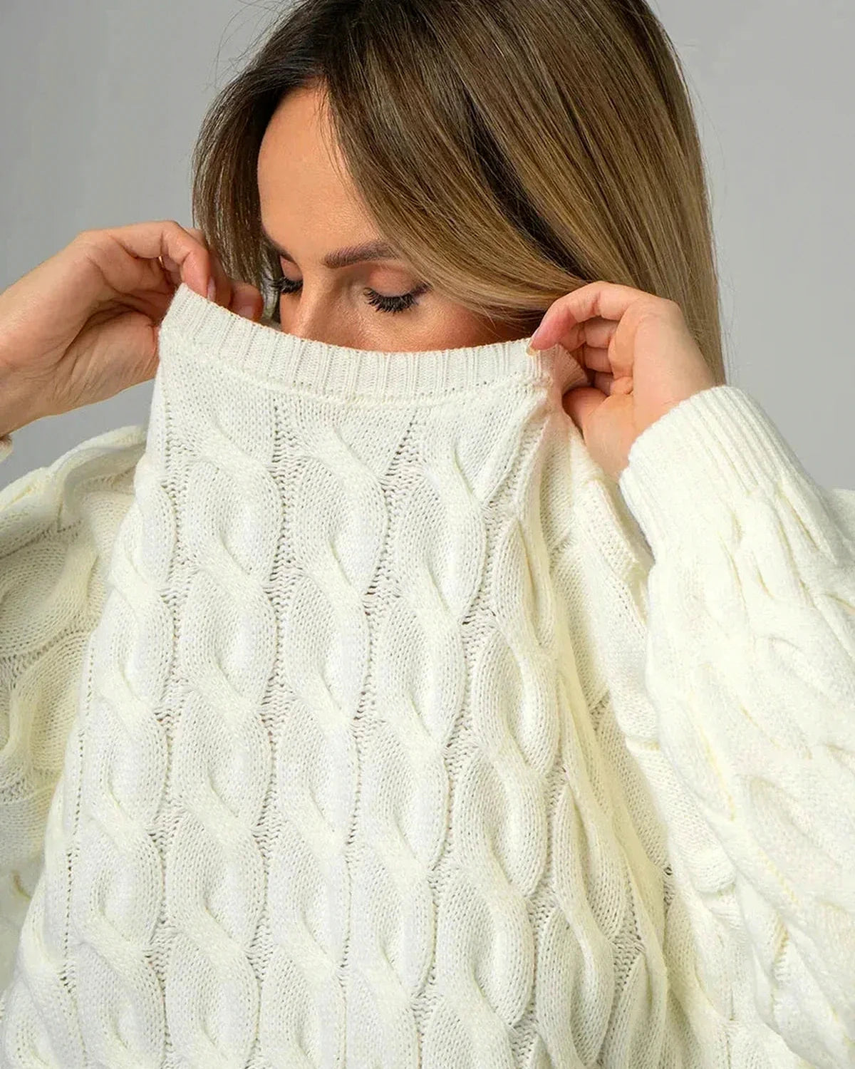 Alabaster Sweater – Cream Cotton sweater, close-up detail by Slimona