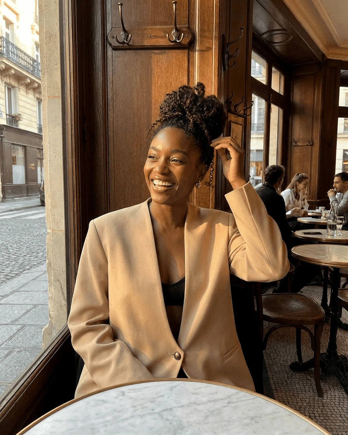 Savona Blazer – Beige blazer, close-up detail by Slimona