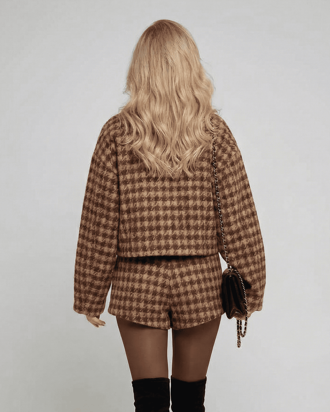 Verona Set by Slimona, elegant two-piece set featuring tailored shorts and a stylish long-sleeve top.