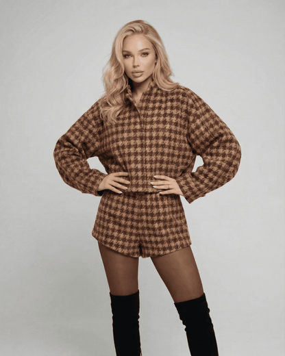 Verona Set by Slimona – Chic women’s two-piece set with tailored shorts and stylish long-sleeve top.