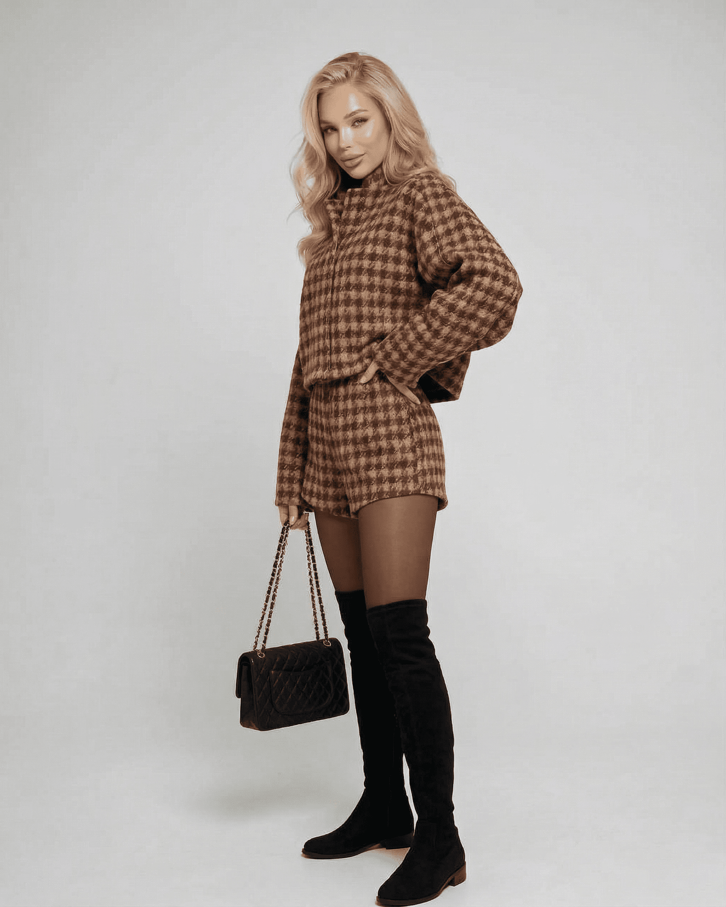 Verona Set by Slimona – Elegant two-piece set featuring tailored shorts and a chic top in a stylish design.