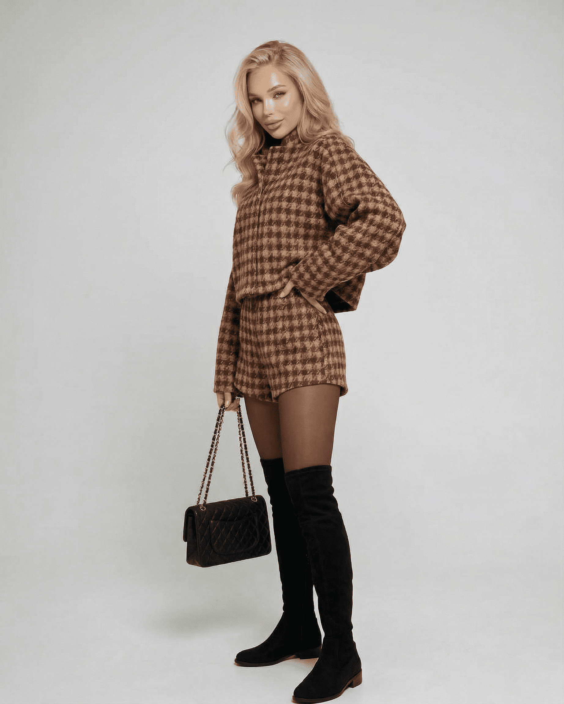 Verona Set by Slimona – Elegant two-piece set featuring tailored shorts and a chic top in a stylish design.