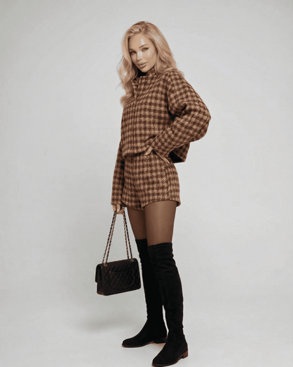 Verona Set by Slimona – Elegant two-piece set featuring tailored shorts and a chic top in a stylish design.