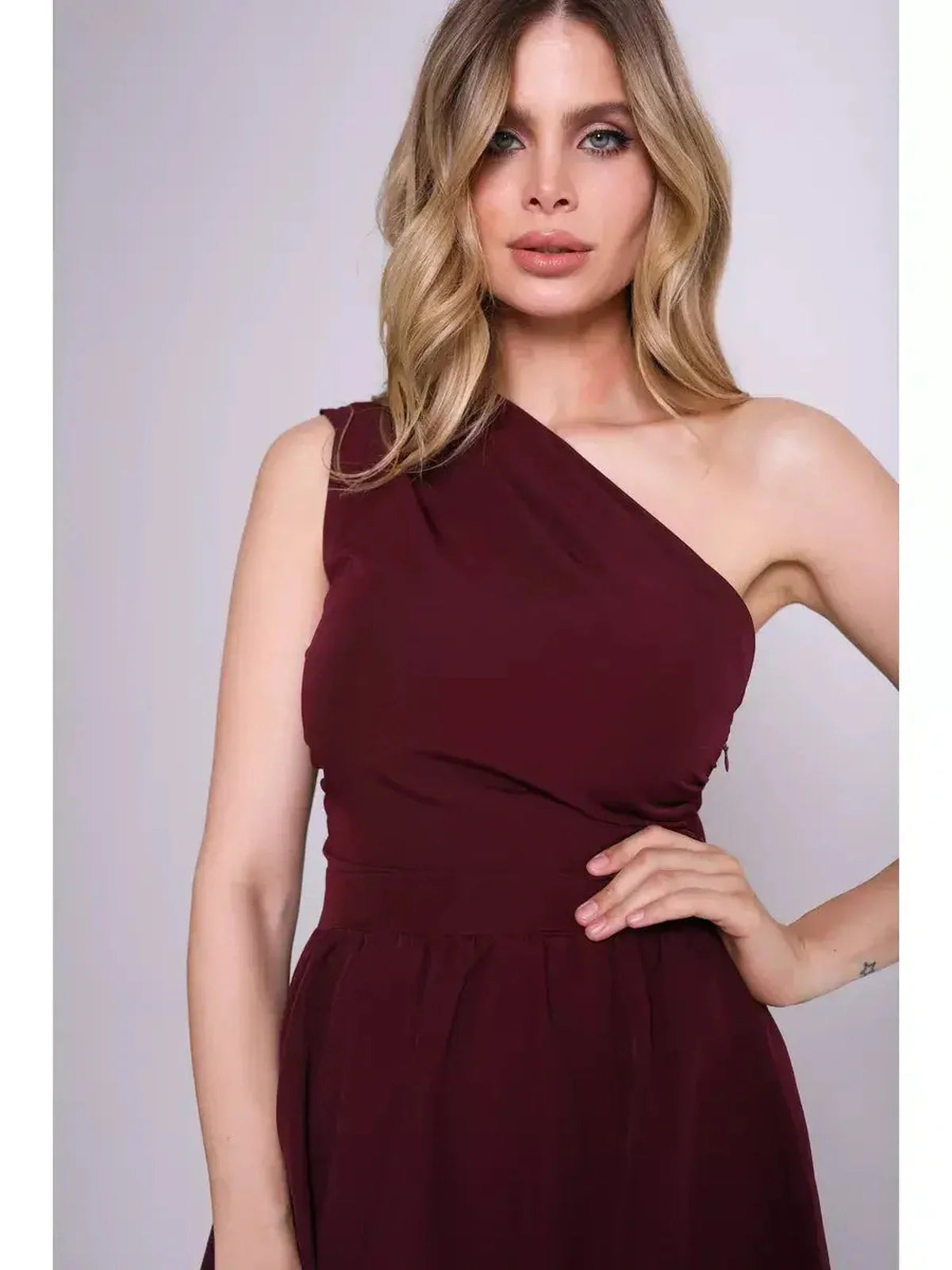 Opéra Midi Dress featuring a one-shoulder design in rich wine color, ideal for formal occasions and special events.