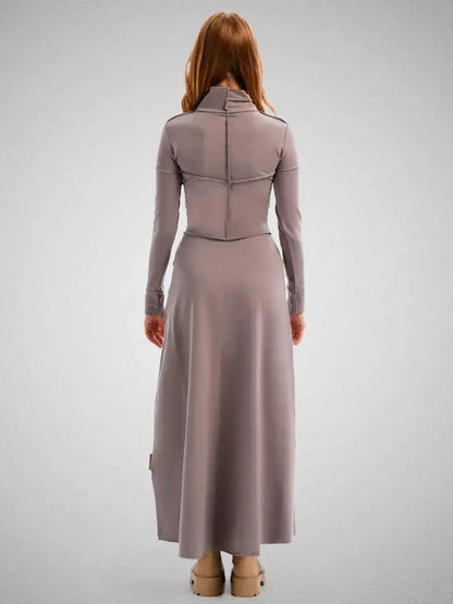 Back view of a woman wearing the Maxi Dress Contour Grace in a sleek silhouette, showcasing modern elegance and comfort.