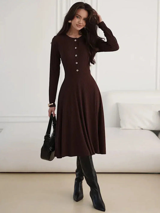 Elegant Midi Dress Noirette featuring button detailing, perfect for weddings, graduations, or casual outings.