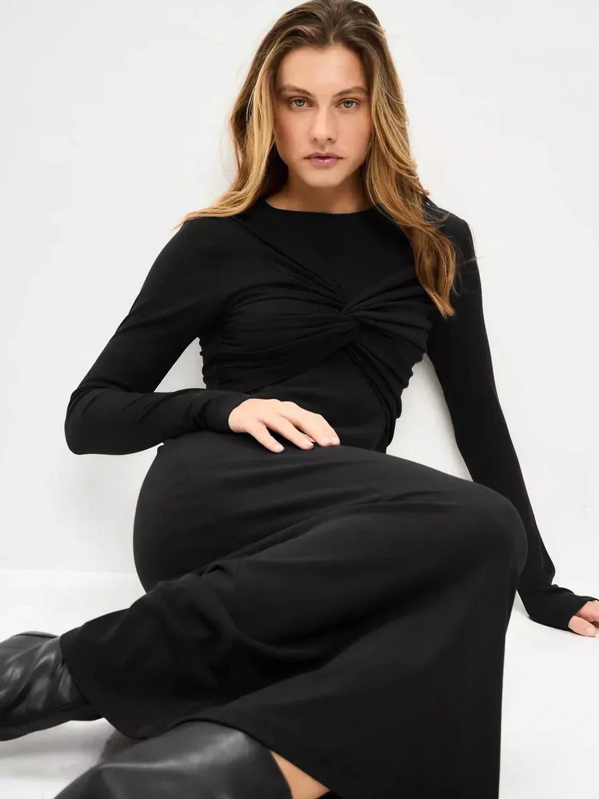 Noir Sculpt Midi Dress