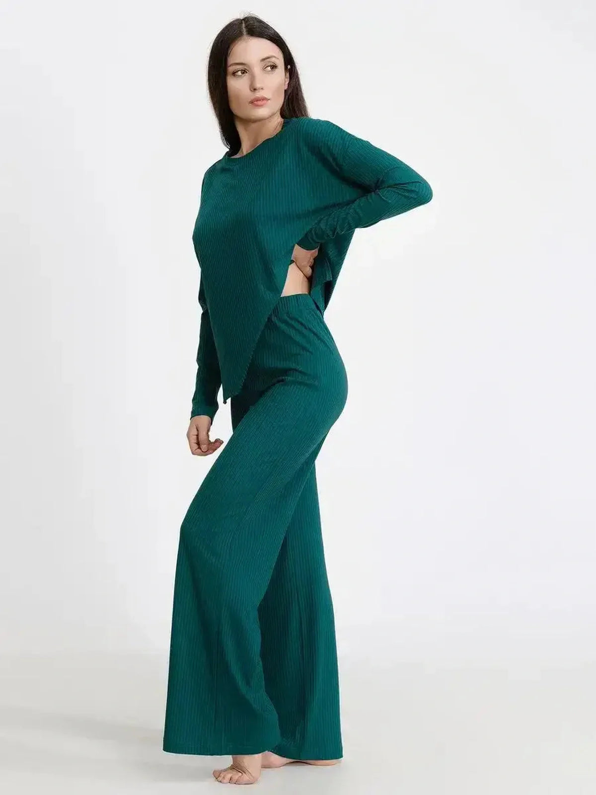 LoungeEase Set in dark green, featuring relaxed fit, ribbed fabric, and wide-leg pants for elegant comfort.