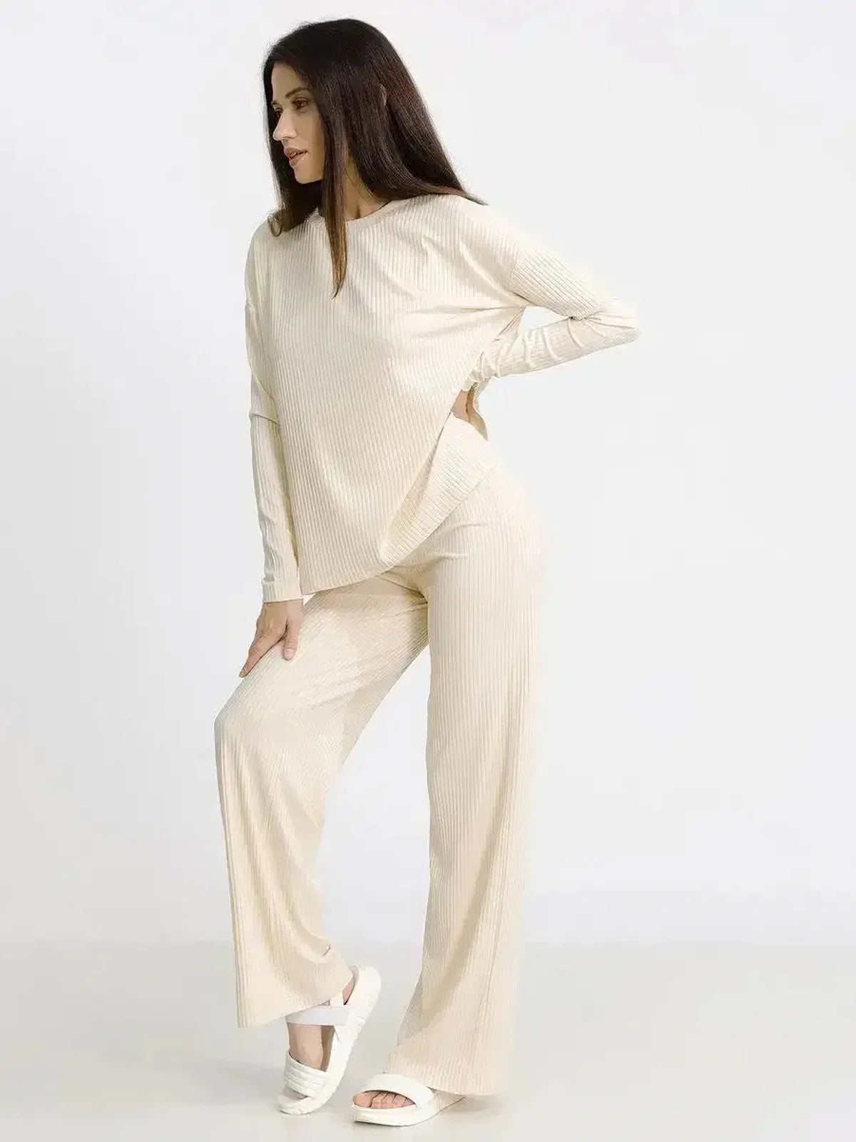 Soft ribbed set in beige melange, oversized lounge suit for stylish comfort and casual elegance.
