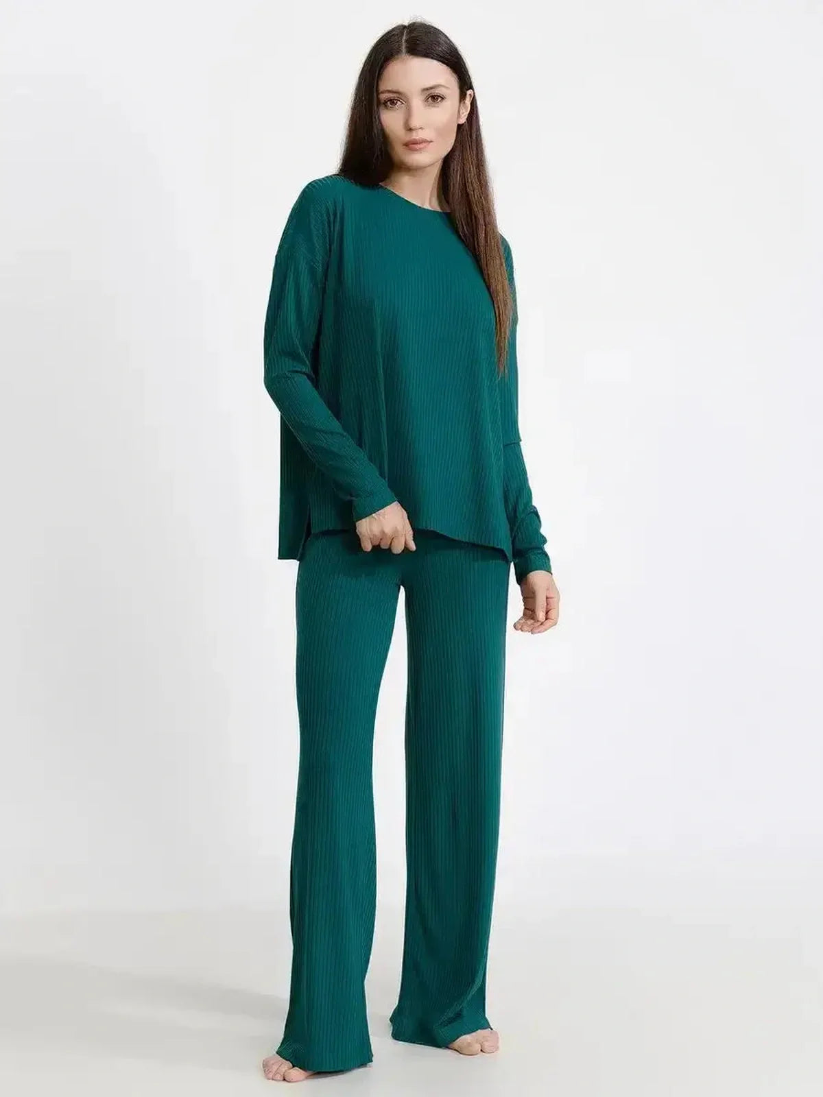 Elegant dark green LoungeEase Set featuring relaxed fit, wide-leg pants and oversized silhouette for stylish home lounging.