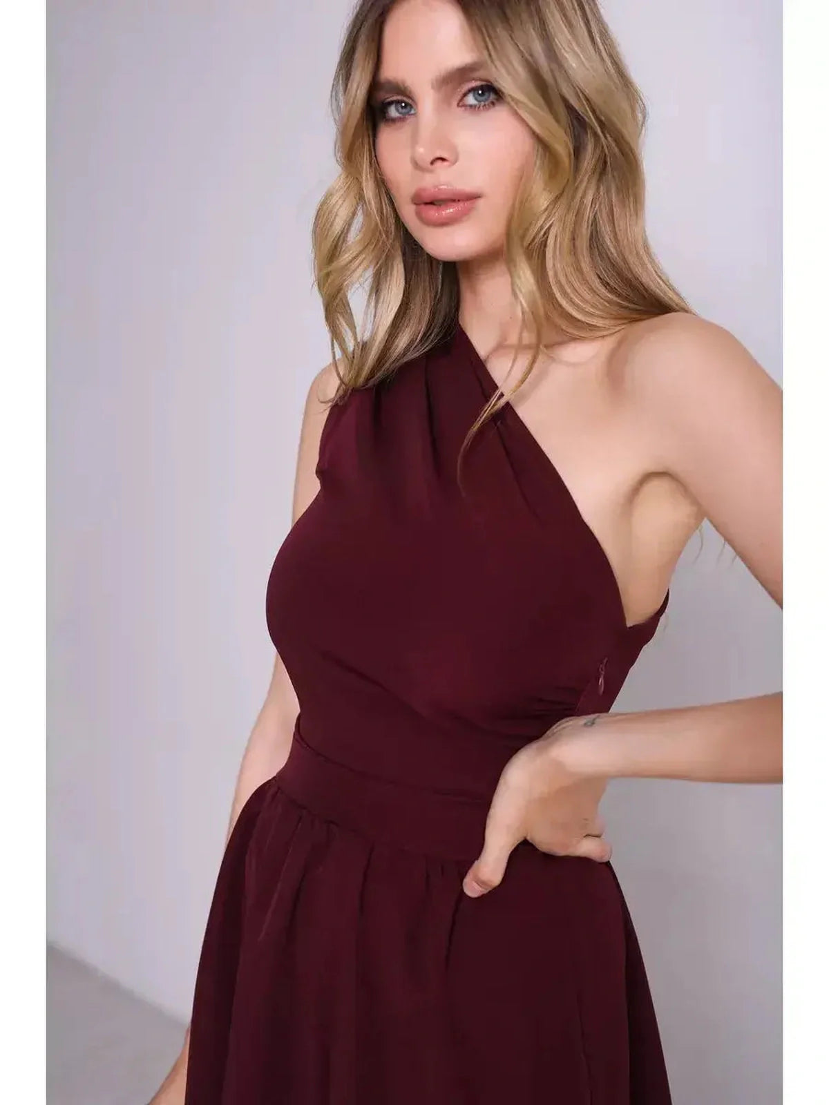 Opéra Midi Dress in wine hue, featuring a one-shoulder design for elegant formal occasions.