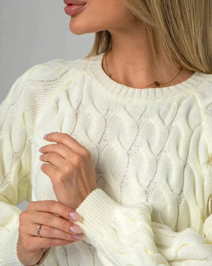 Alabaster Sweater by Slimona – Close-up of oversized cream cable knit sweater highlighting soft texture and feminine style.