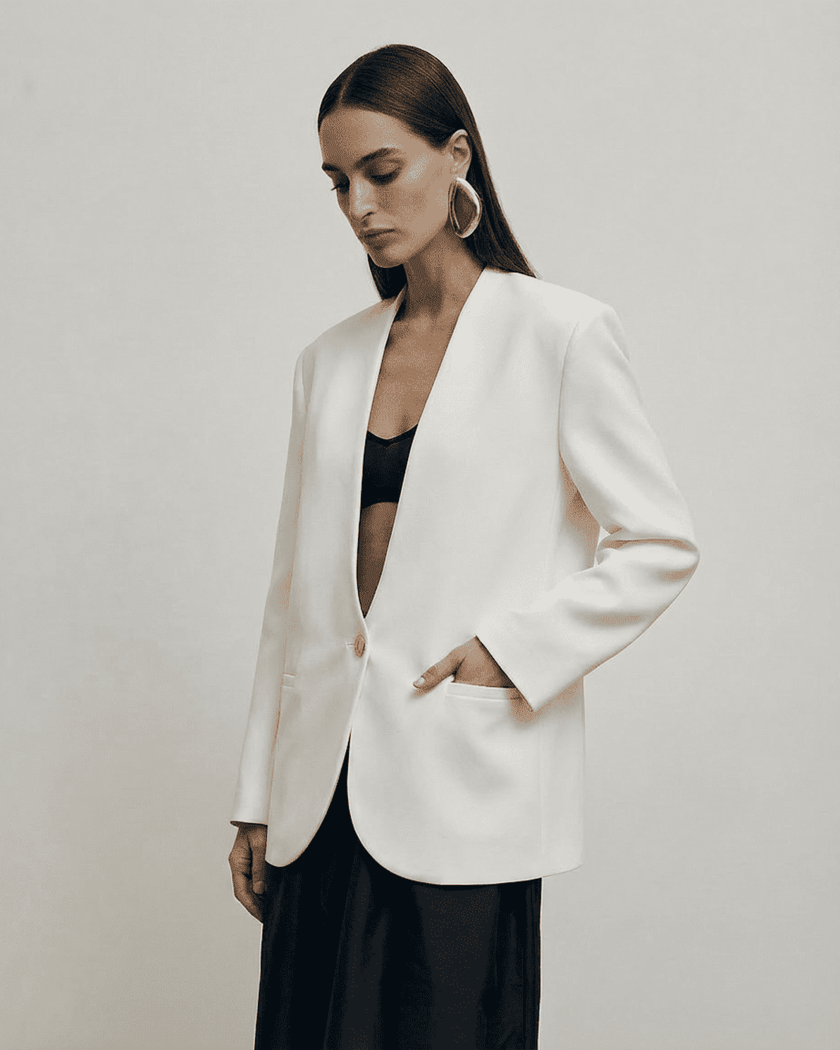Alba Blazer by Slimona, fitted white tailored blazer with V-neckline and structured shoulders.