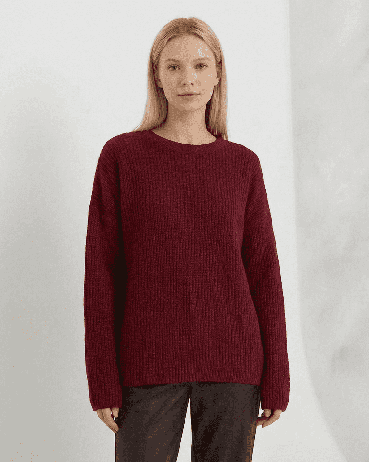Marlo Sweater by Slimona - Loose fit ribbed knitwear in burgundy with round neck, perfect for cozy fall and winter style.