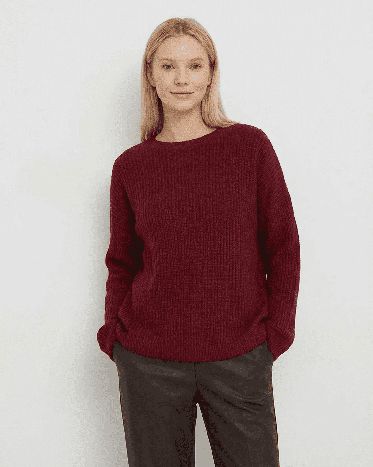 Marlo Sweater by Slimona, loose fit ribbed knitwear in burgundy with round neck and long sleeves.