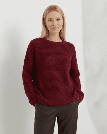 Marlo Sweater by Slimona - Loose Fit Ribbed Knitwear in Burgundy, featuring long sleeves and round neckline.