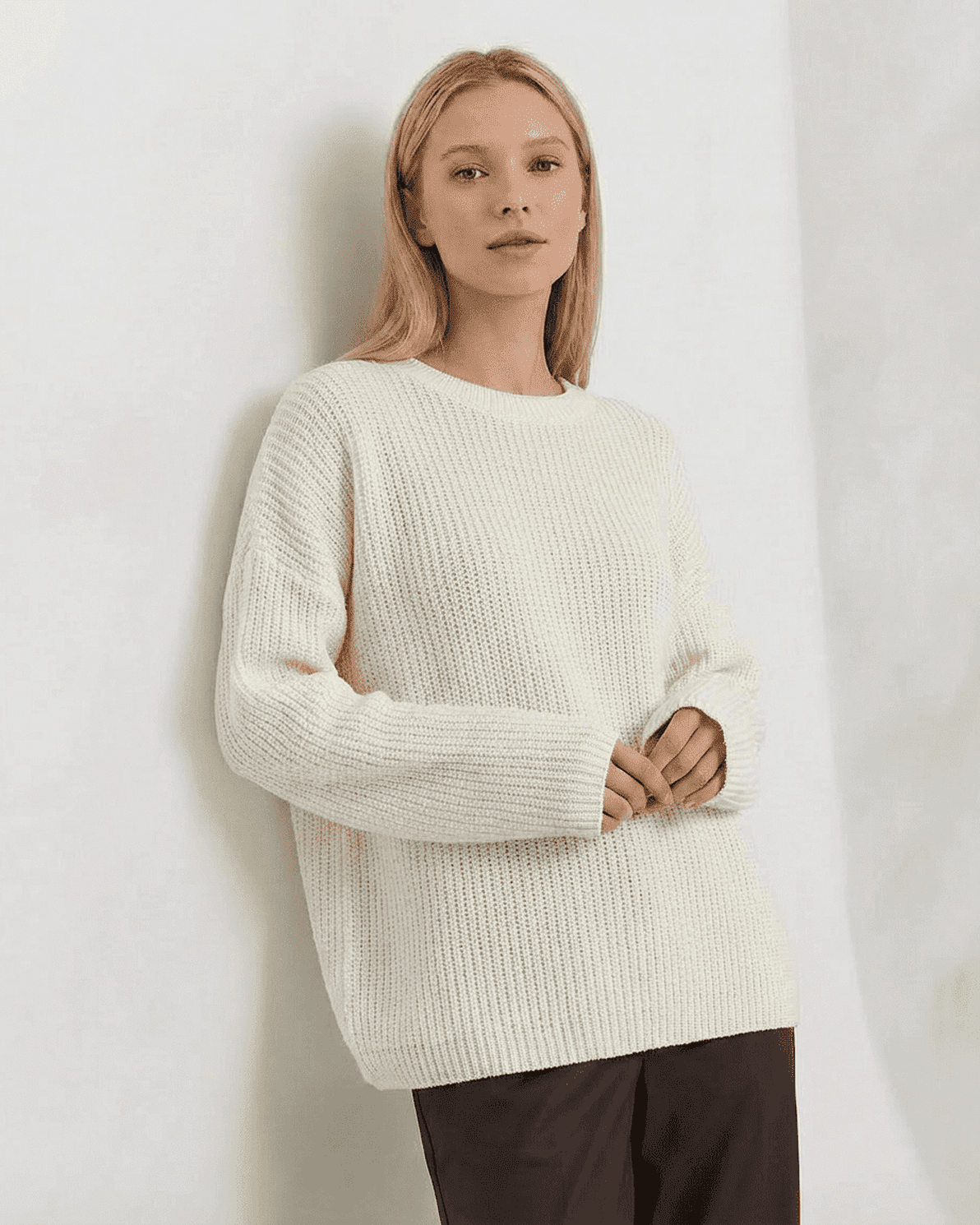 Seren Sweater by Slimona, loose fit thick ribbed knitwear in ivory, perfect for cozy fall and winter days.